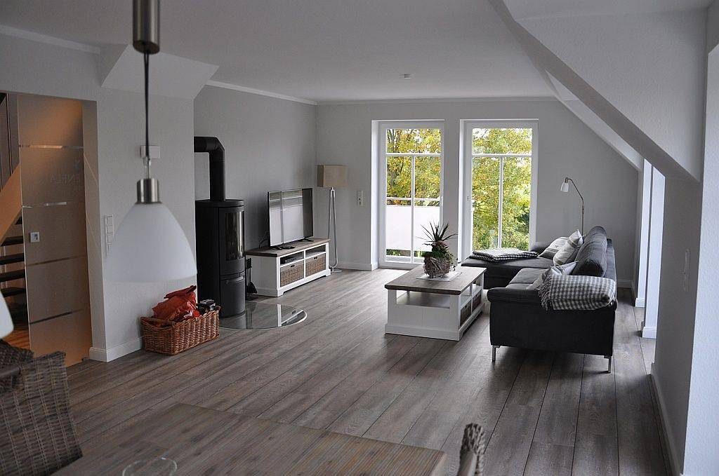 Hochwertige Ferienwohnung (85qm) für 4 Personen+ Hund mit Kamin und 2 Balkonen