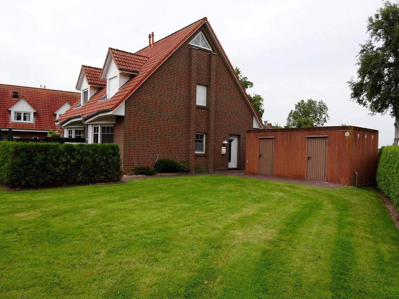 Komfortable Doppelhaushälfte und großem Garten — Bild 3