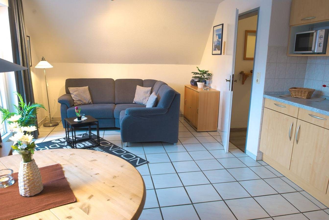ruhige Oberwohnung mit Balkon/ 2 Schlafzimmern, 4 Pers. 2 Bäder — Bild 2