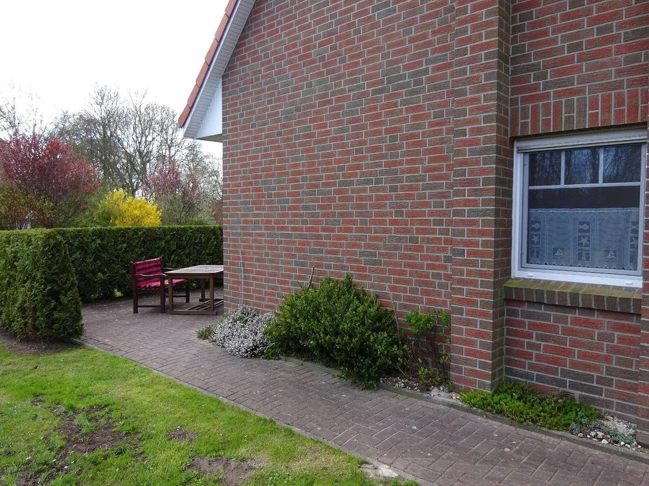 Komfortable Doppelhaushälfte und großem Garten — Bild 2