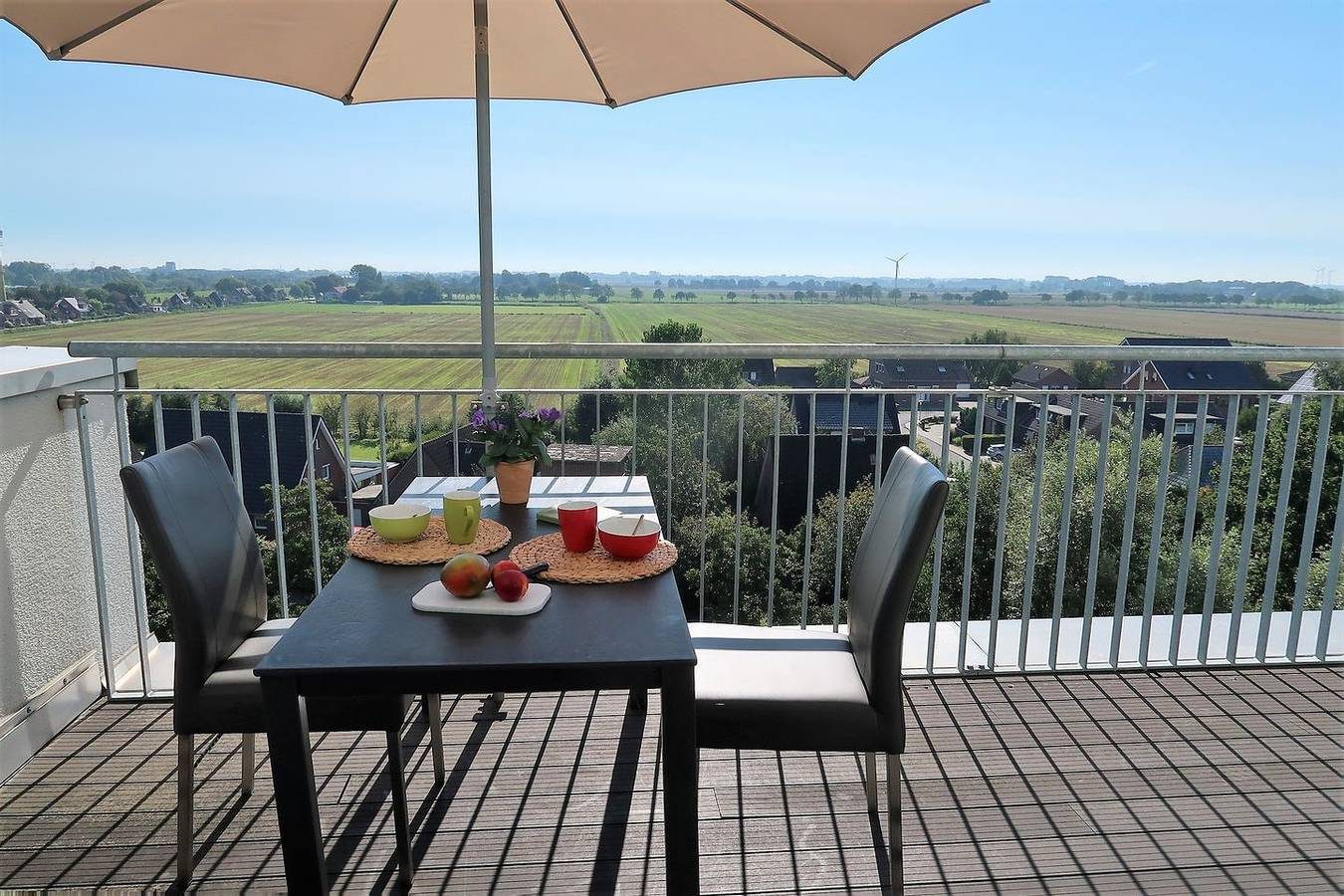 gepflegte Ferienwohnung, südliche Lage, großer Balkon, toller Ausblick