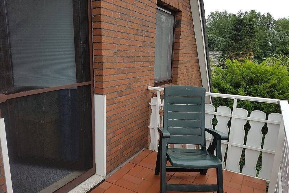 Oberwohnung in Westeraccum mit Balkon
