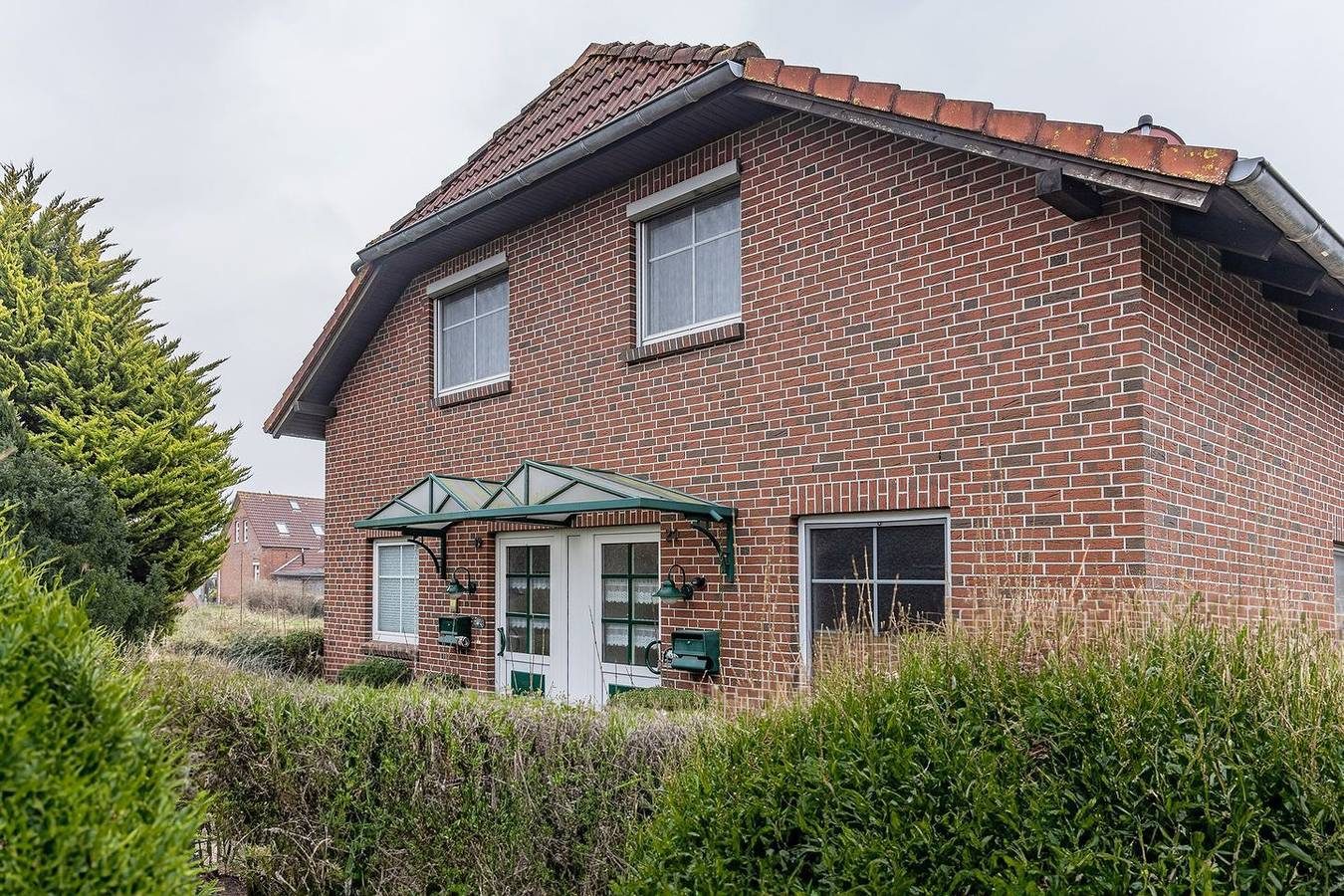 Die Doppelhaushälfte mit ca. 78qm kann mit bis zu 6 Personen und einem Kleinkind belegt werden. Das Rauchen im Gebäude ist nicht zulässig. Zu dem Haus gehören 2 Pkw Stellplätze. — Bild 3