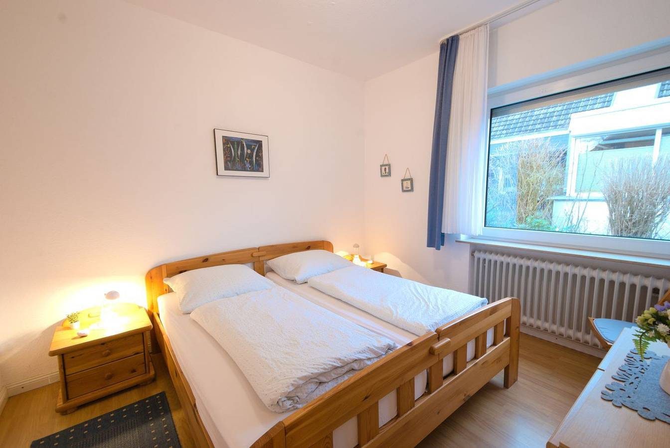 Ferienwohnung mit ruhiger Terrasse, nur 650 m vom Deich entfernt. — Bild 5