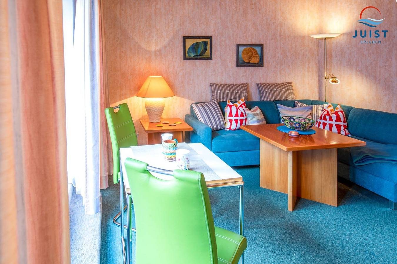 Farbenfroh gestaltete Ferienwohnung im Zentrum, ideal für Paare, mit Südbalkon. — Bild 4