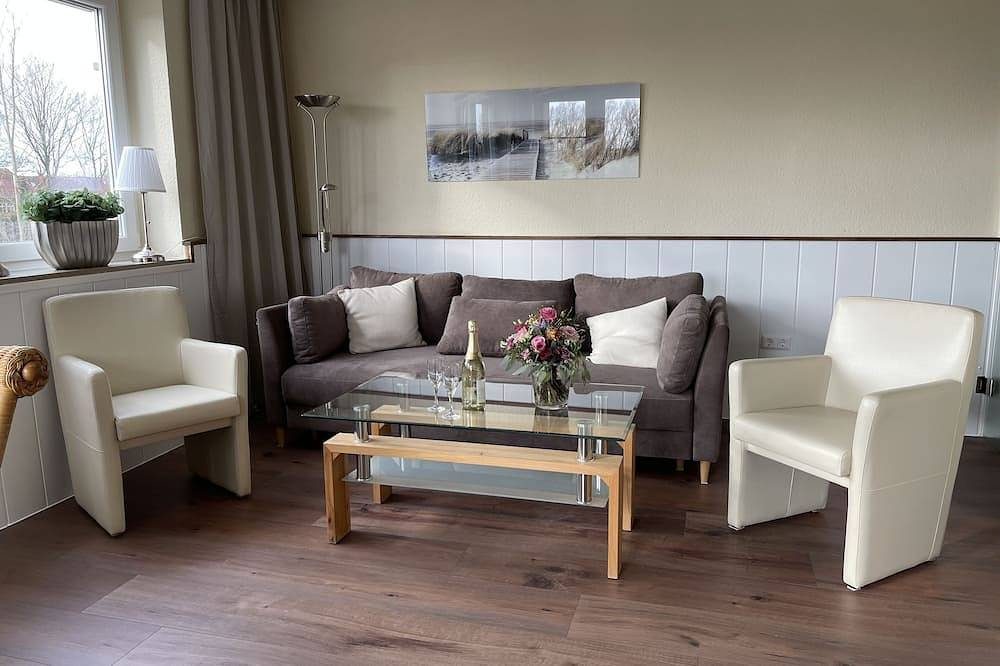 Blickrichtung Nordsee und Deichlandschaft, sonniger Balkon, Fahrräder inkl.