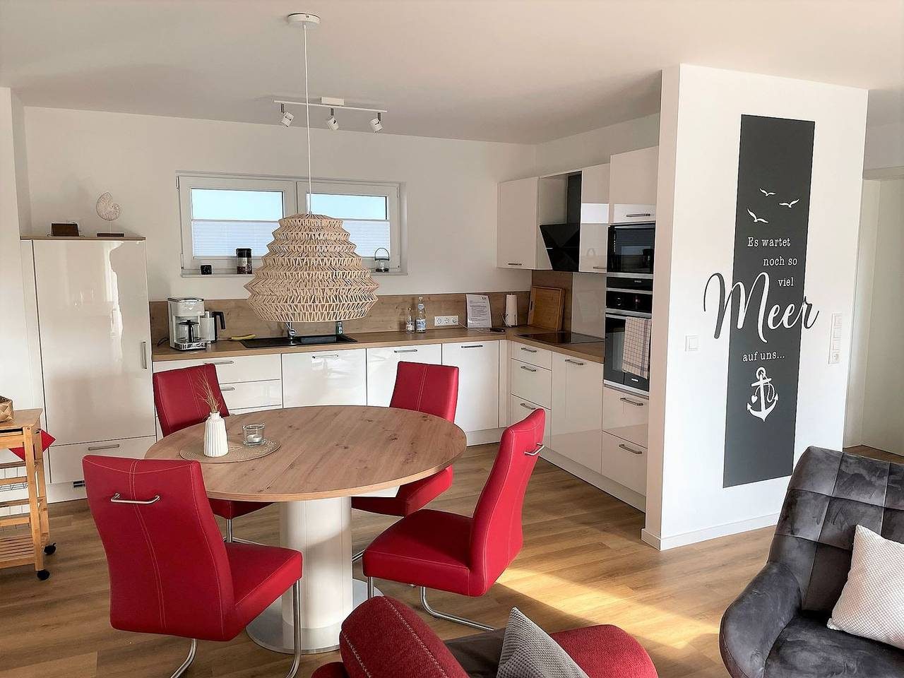 Moderne, hochwertige Ferienwohnung, Sauna, großer Balkon, strandnah