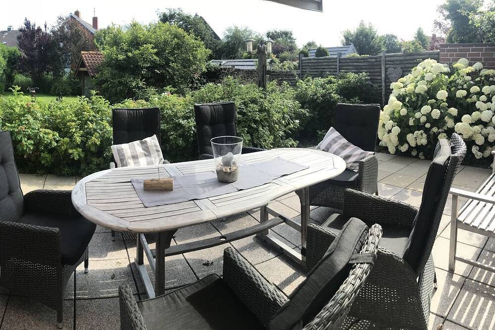 Modernes, Luxusferienhaus mit großem Garten und Terrasse in Strandnähe. — Bild 4