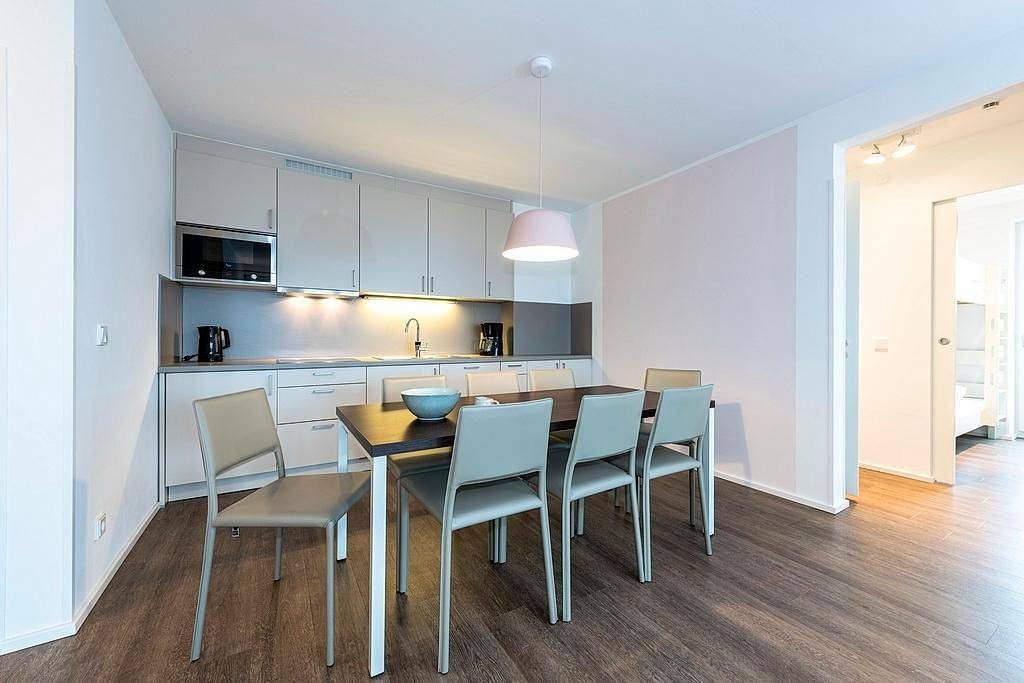 Top Ferienapartment in Strandnähe mit toller Loggia, zwei Bädern & Sauna im Haus — Bild 3