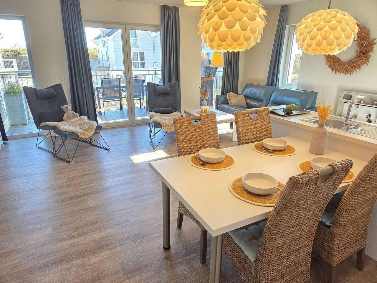 moderne, gepflegte Ferienwohnung, Sauna, großer Balkon, Strandnah
